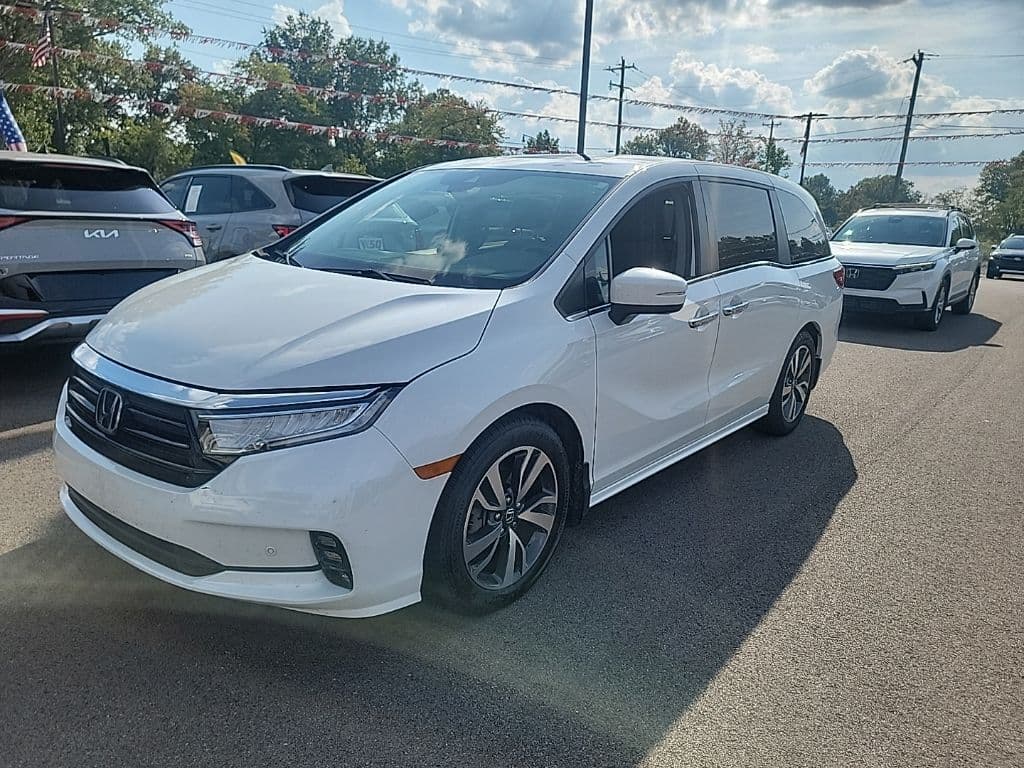 2022 Honda Odyssey Touring — photo 1 of 28