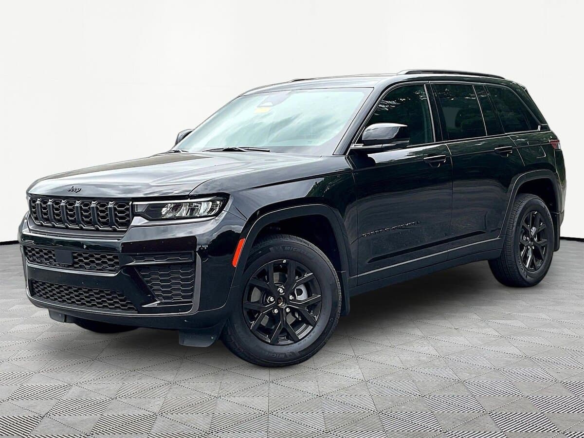 2026 Jeep Grand Cherokee Laredo Altitude — photo 1 of 21