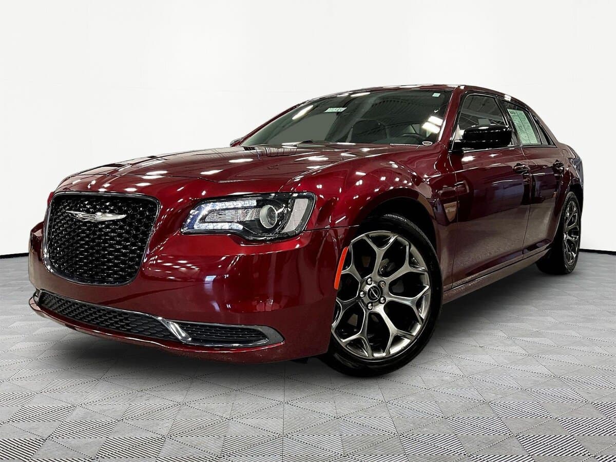 2018 Chrysler 300 Touring — photo 1 of 39