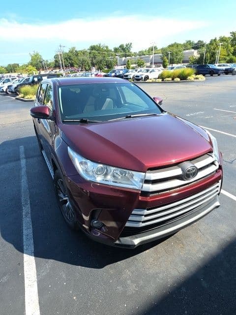 2018 Toyota Highlander LE Plus — photo 1 of 9