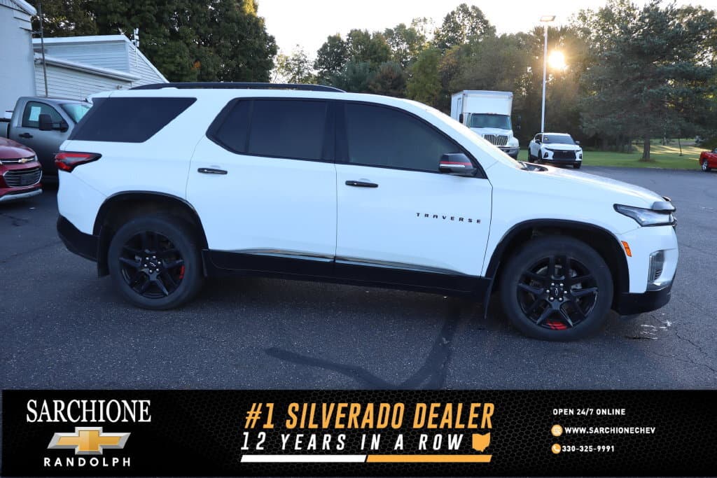 2022 Chevrolet Traverse Premier — photo 1 of 4