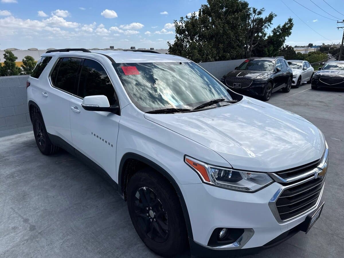 2020 Chevrolet Traverse Base — photo 1 of 6