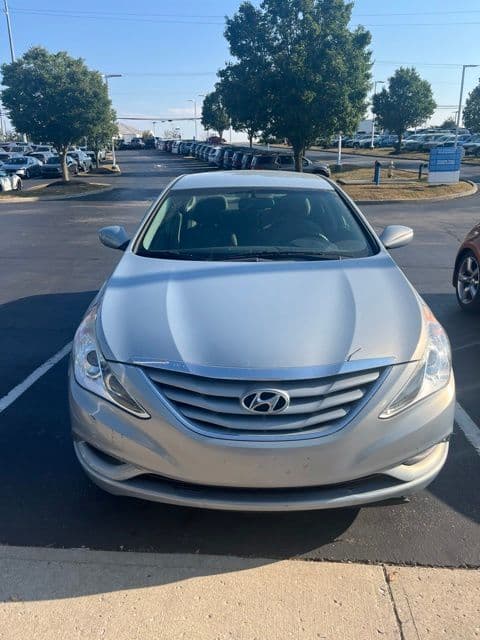 2012 Hyundai Sonata GLS — photo 1 of 6