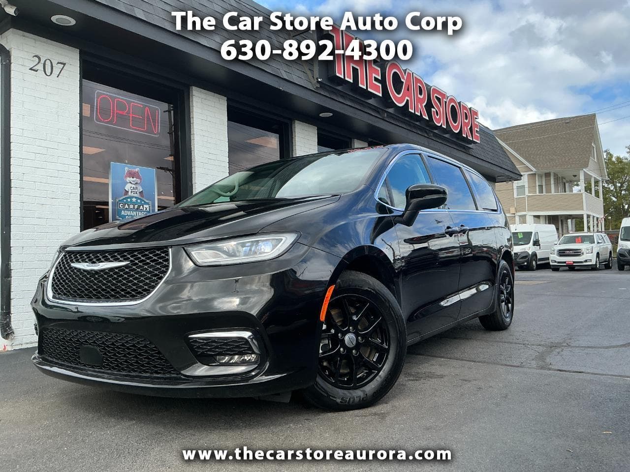 2023 Chrysler Pacifica Touring L — photo 1 of 31
