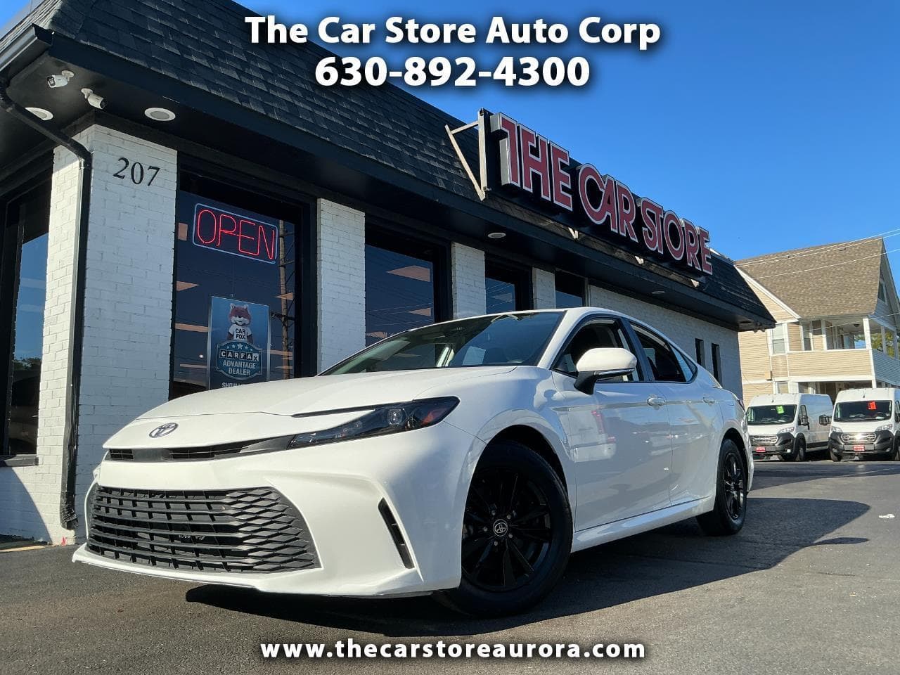2025 Toyota Camry Base — photo 1 of 27