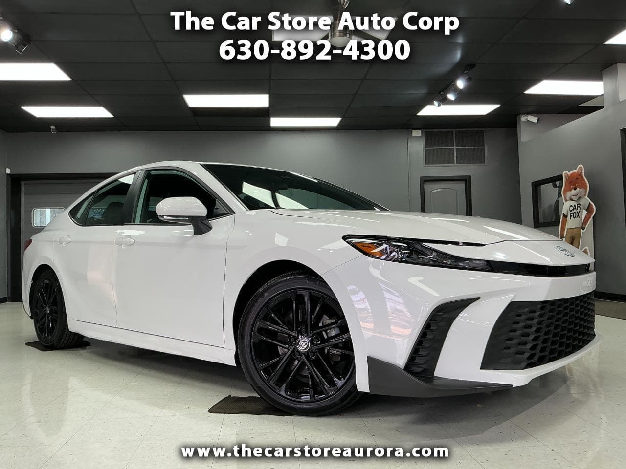 2025 Toyota Camry SE — photo 1 of 34