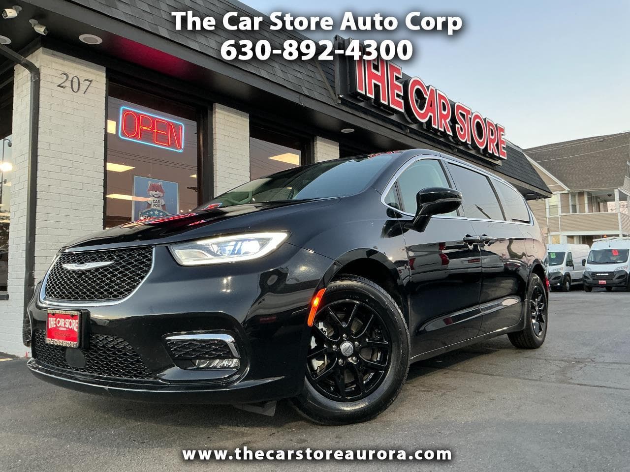 2024 Chrysler Pacifica Touring L — photo 1 of 30