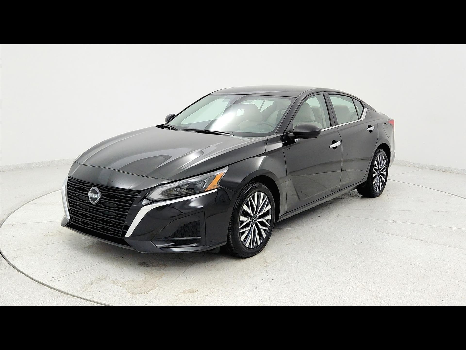 2025 Nissan Altima SV — photo 1 of 50