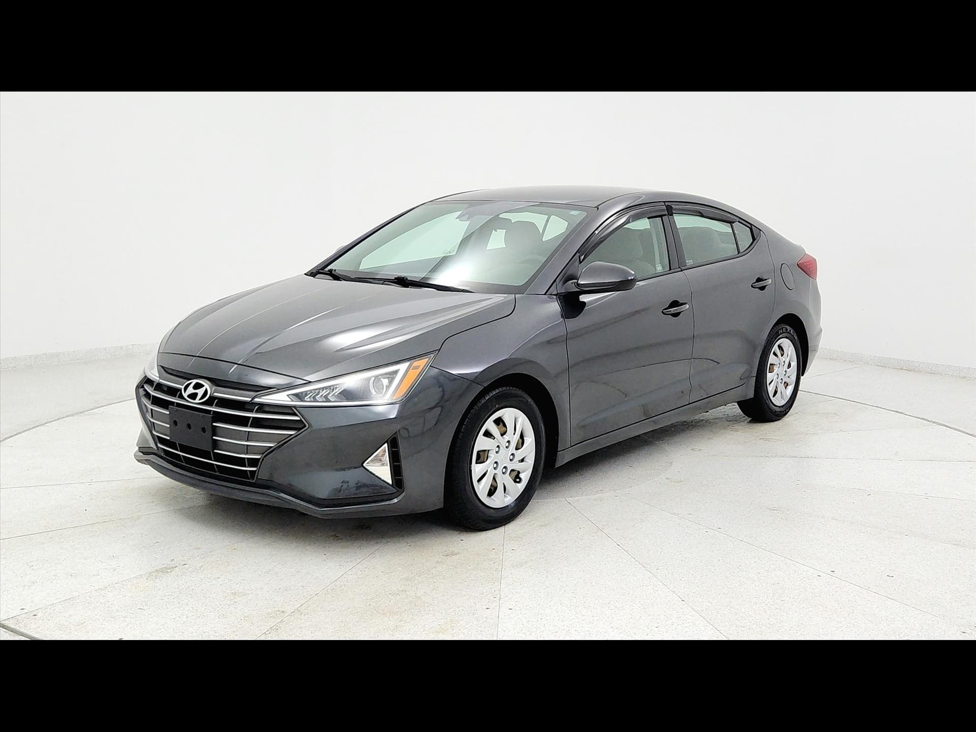 2020 Hyundai Elantra SE — photo 1 of 49
