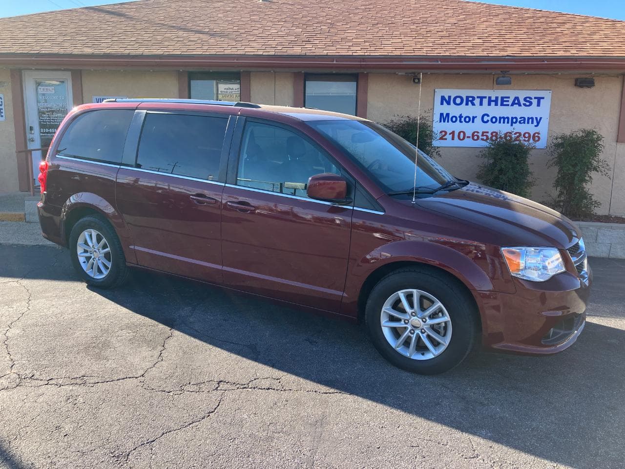 2019 Dodge Grand Caravan SXT — photo 1 of 36