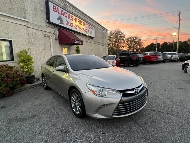 2017 Toyota Camry XLE — photo 1 of 24