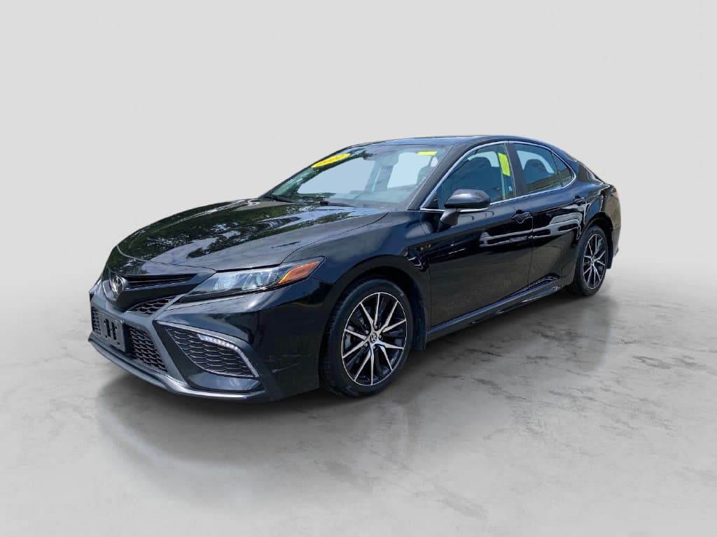 2022 Toyota Camry SE — photo 1 of 32