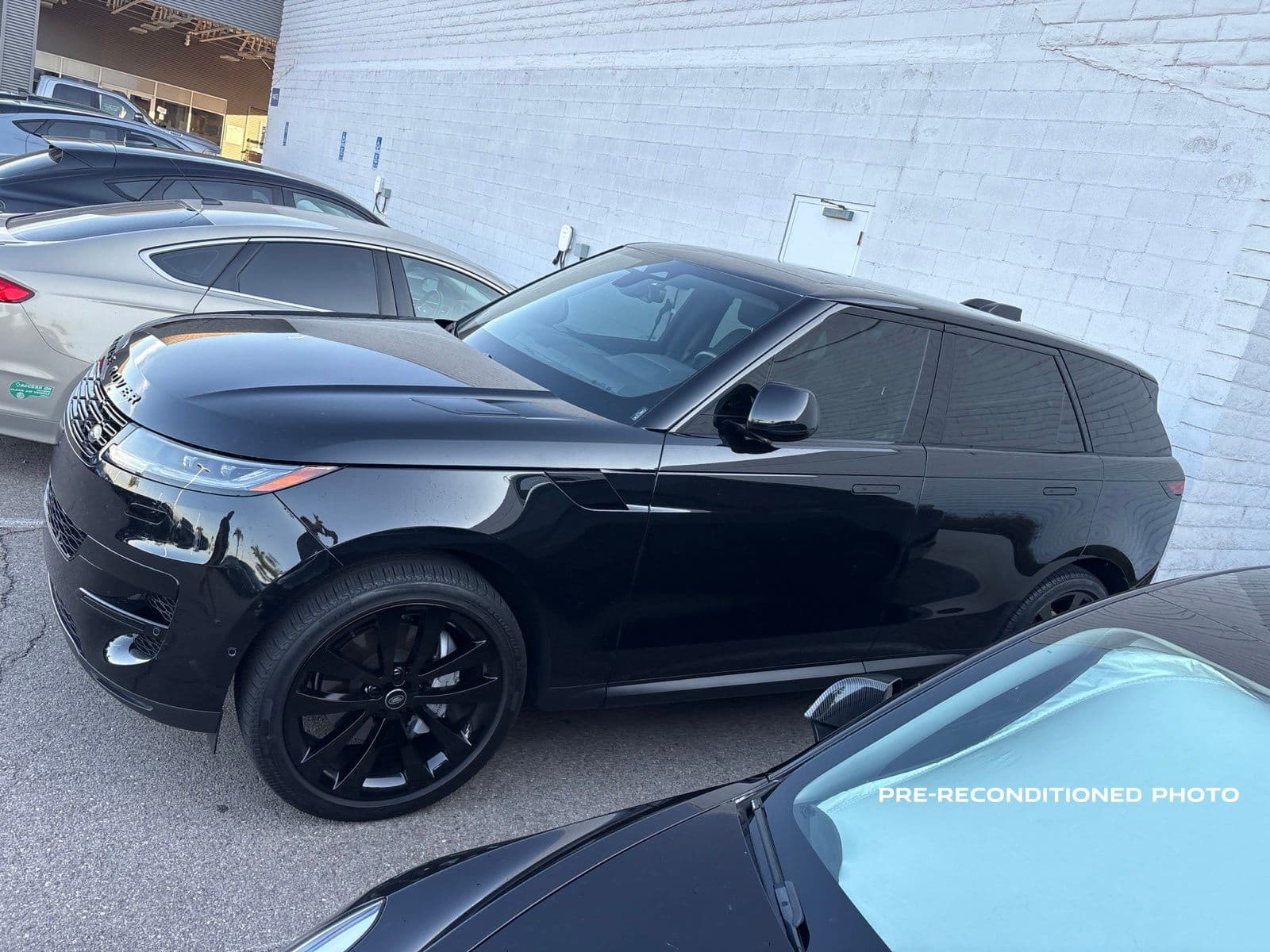 2025 Land Rover Range Rover Sport SE — photo 1 of 21