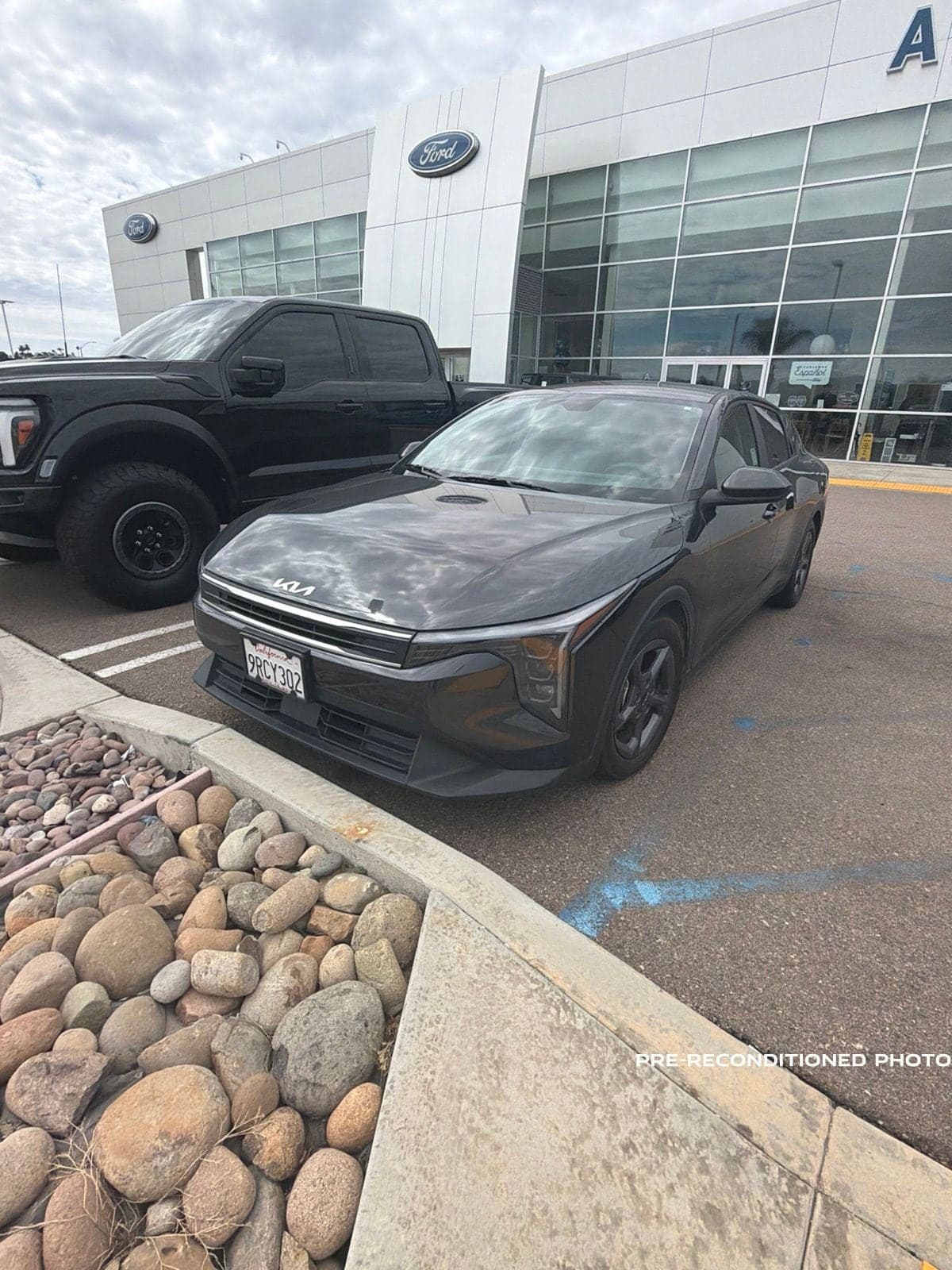 2025 Kia K4 LXS — photo 1 of 14