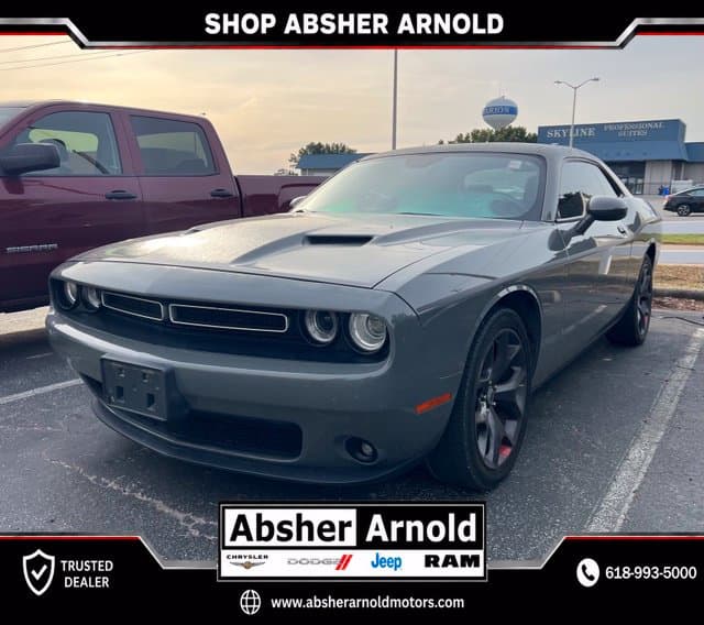 2017 Dodge Challenger SXT — photo 1 of 6