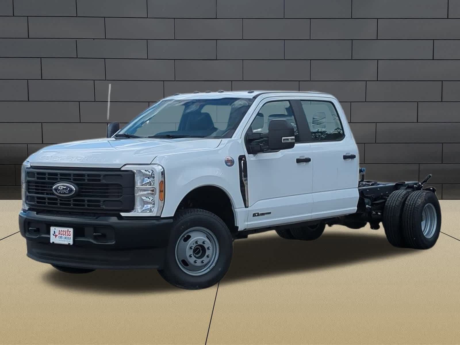 Foto de 2025 Ford F-350 Chassis F-350 XL