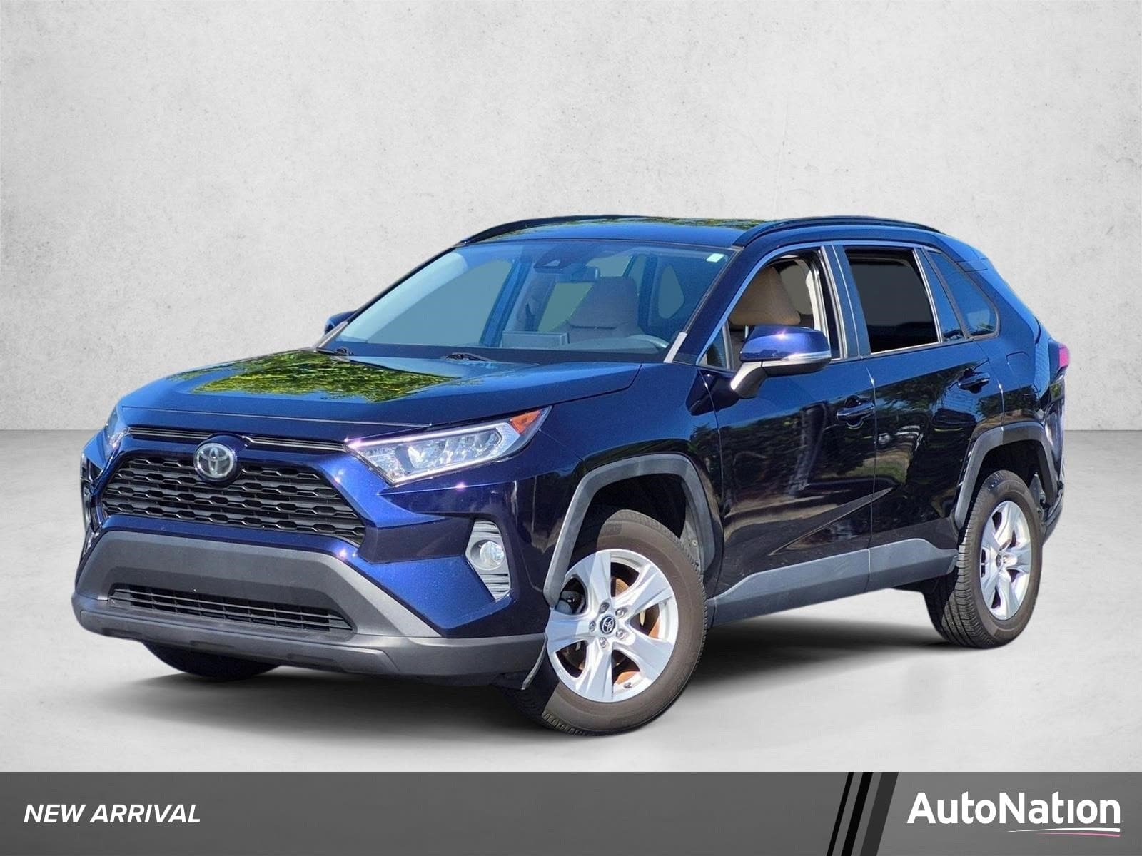 2020 Toyota RAV4 XLE — photo 1 of 21