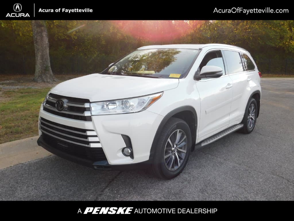 2017 Toyota Highlander XLE — photo 1 of 10