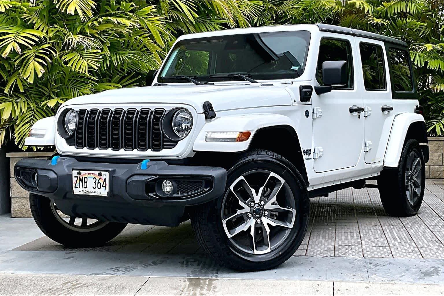2024 Jeep Wrangler Sport — photo 1 of 33