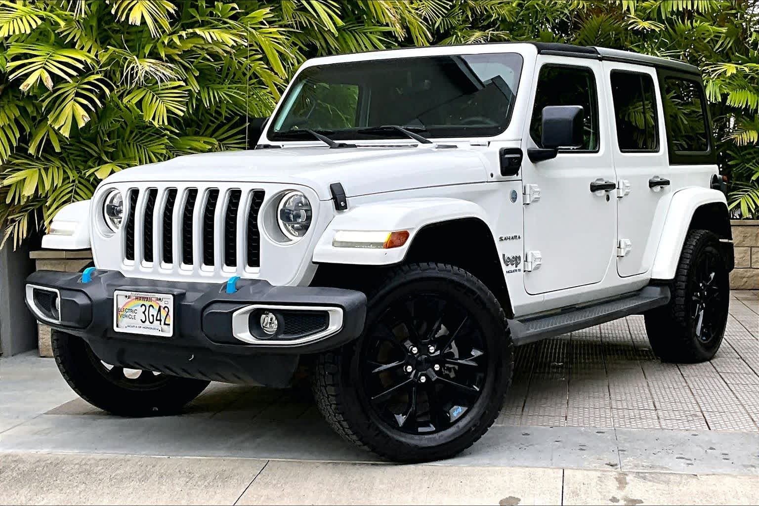 2023 Jeep Wrangler 4xe Sahara — photo 1 of 33