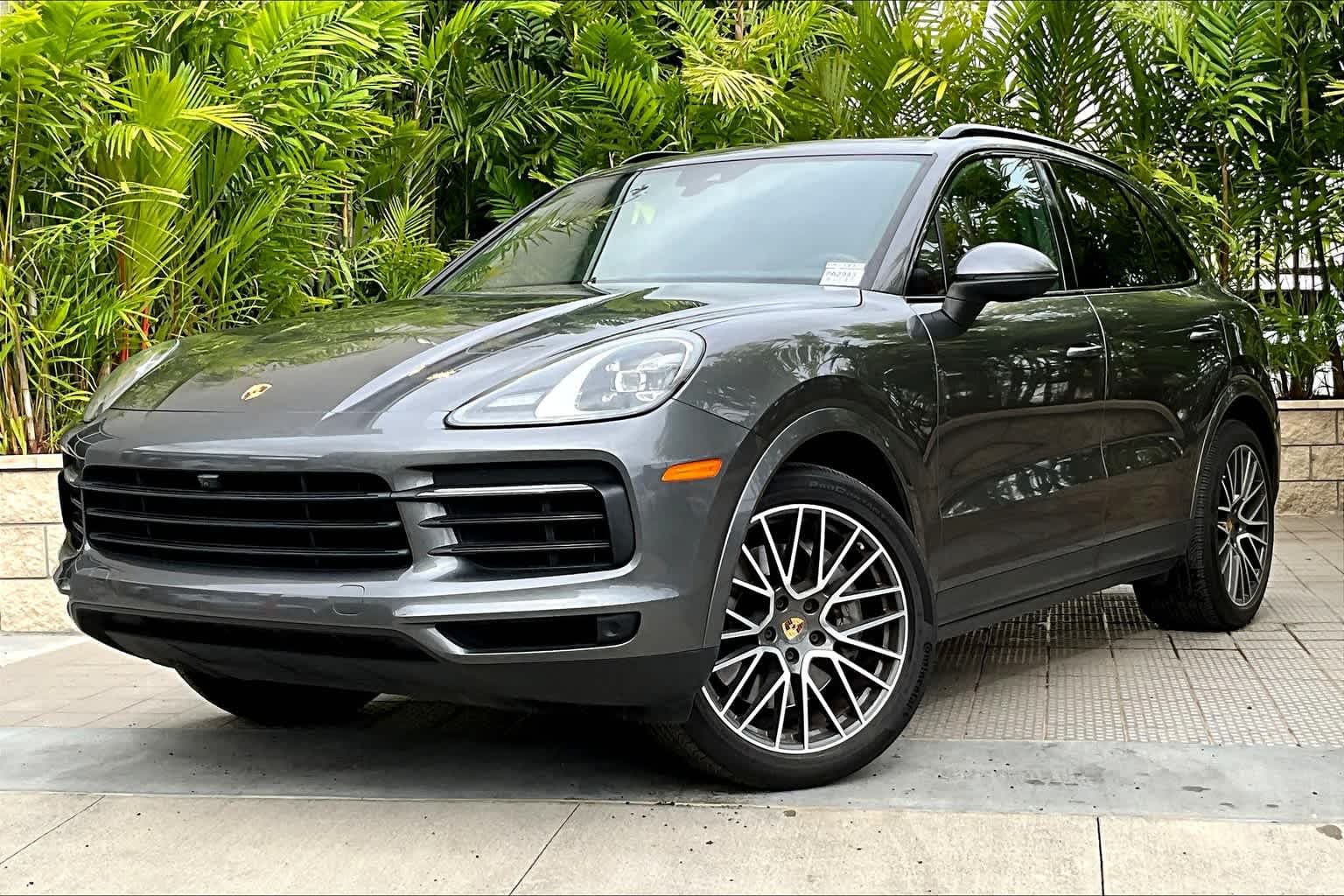 2021 Porsche Cayenne S — photo 1 of 33