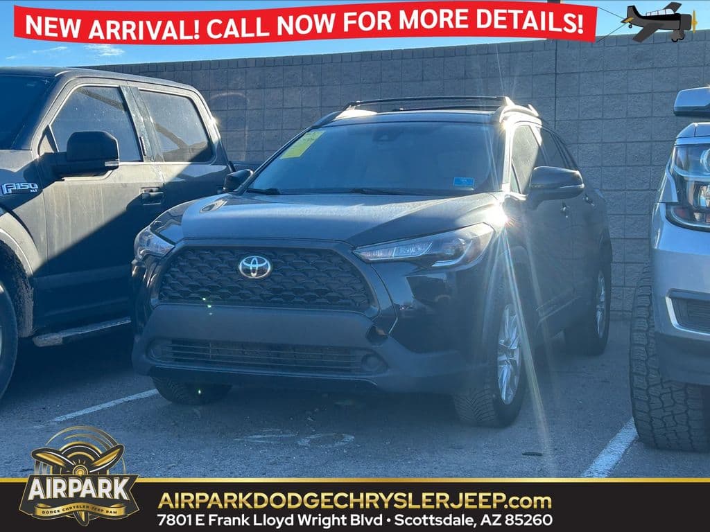 2022 Toyota Corolla Cross LE — photo 1 of 13