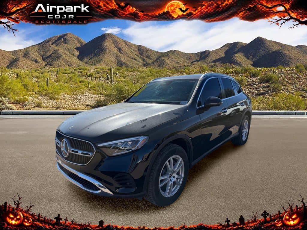 2025 Mercedes-Benz GLC GLC 300 — photo 1 of 12