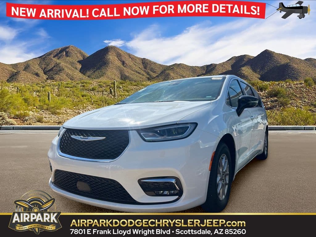 2025 Chrysler Pacifica Select — photo 1 of 11