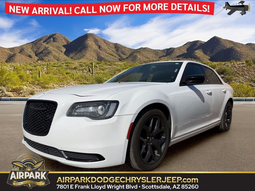 2020 Chrysler 300 Touring — photo 1 of 14