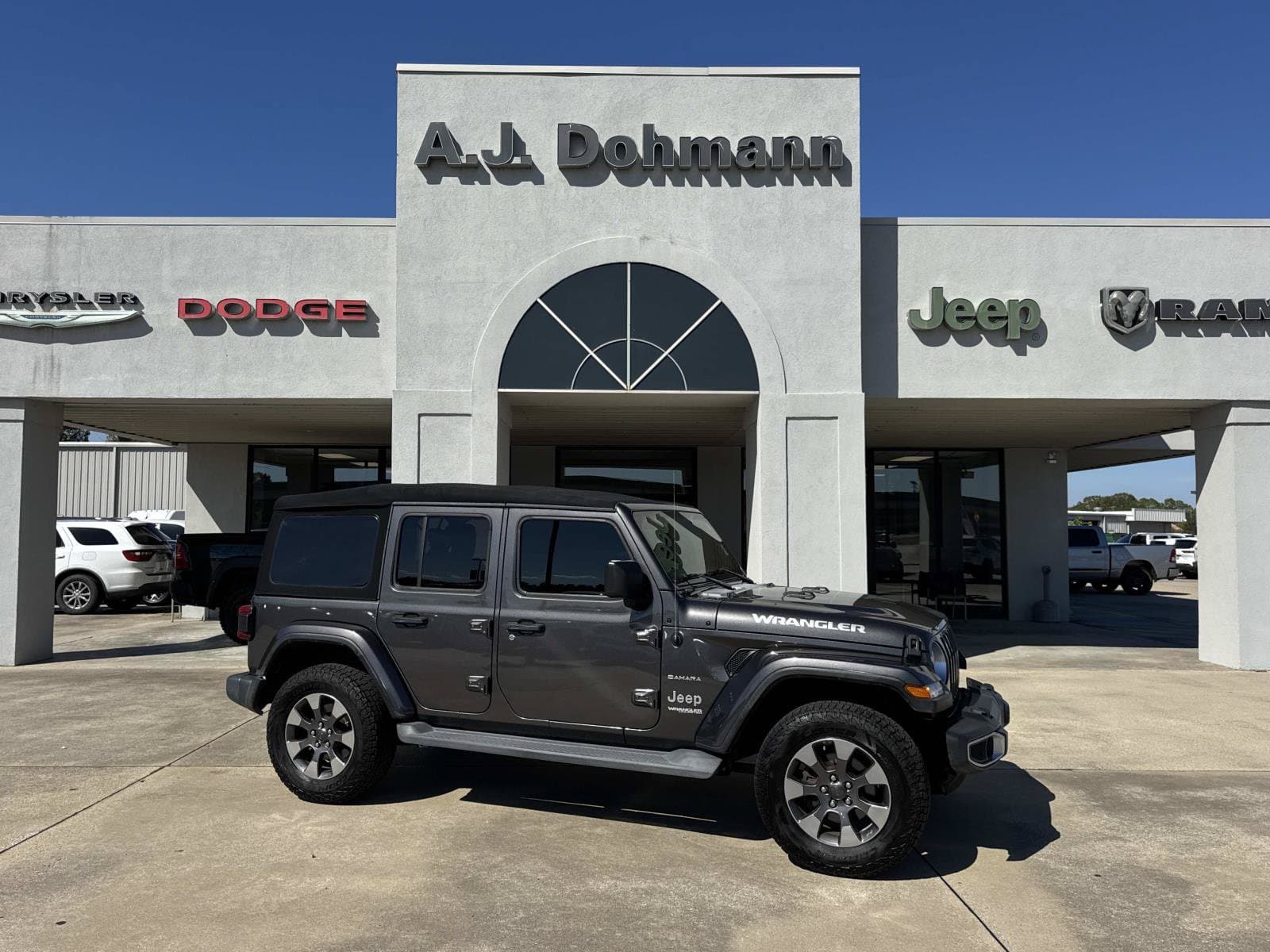 2019 Jeep Wrangler Unlimited Sahara — photo 1 of 26
