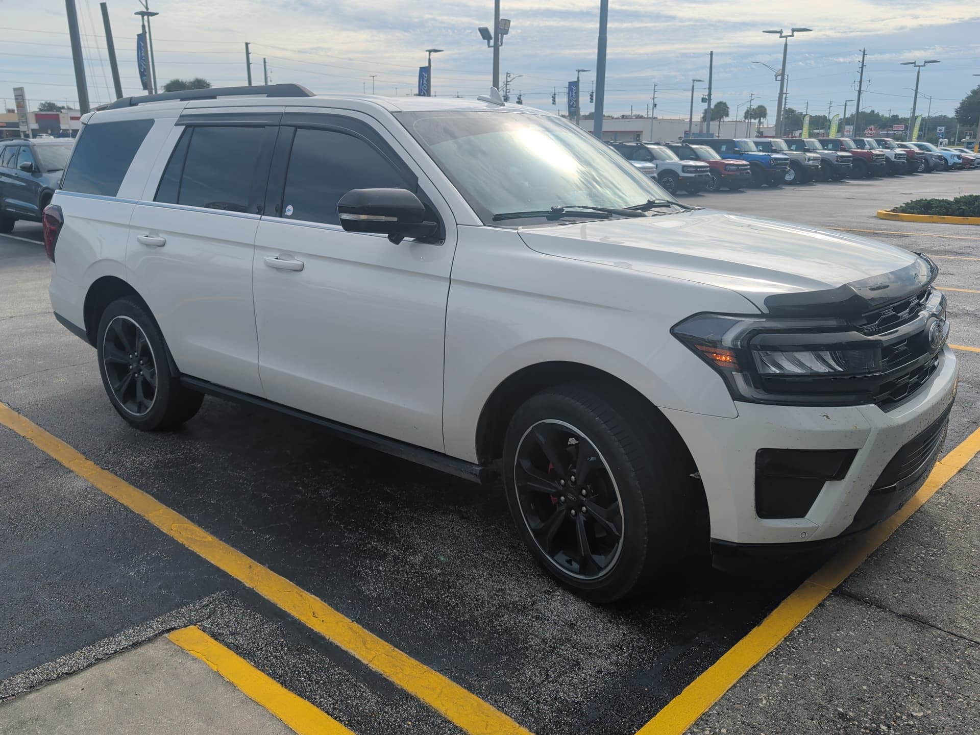 2024 Ford Expedition Limited — photo 1 of 5