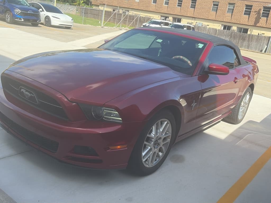 2014 Ford Mustang V6 Premium — photo 1 of 3