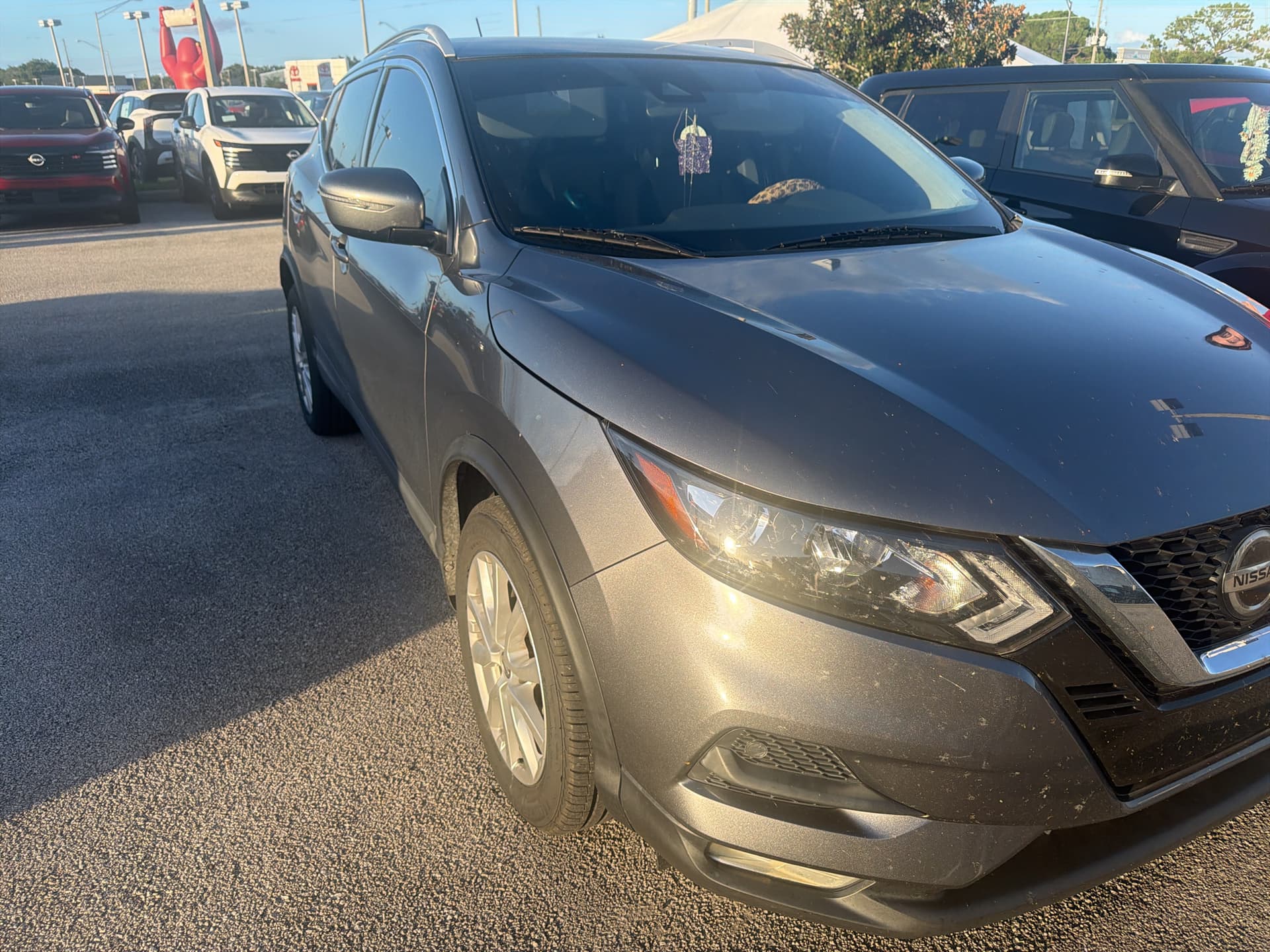 2020 Nissan Rogue Sport SV — photo 1 of 2