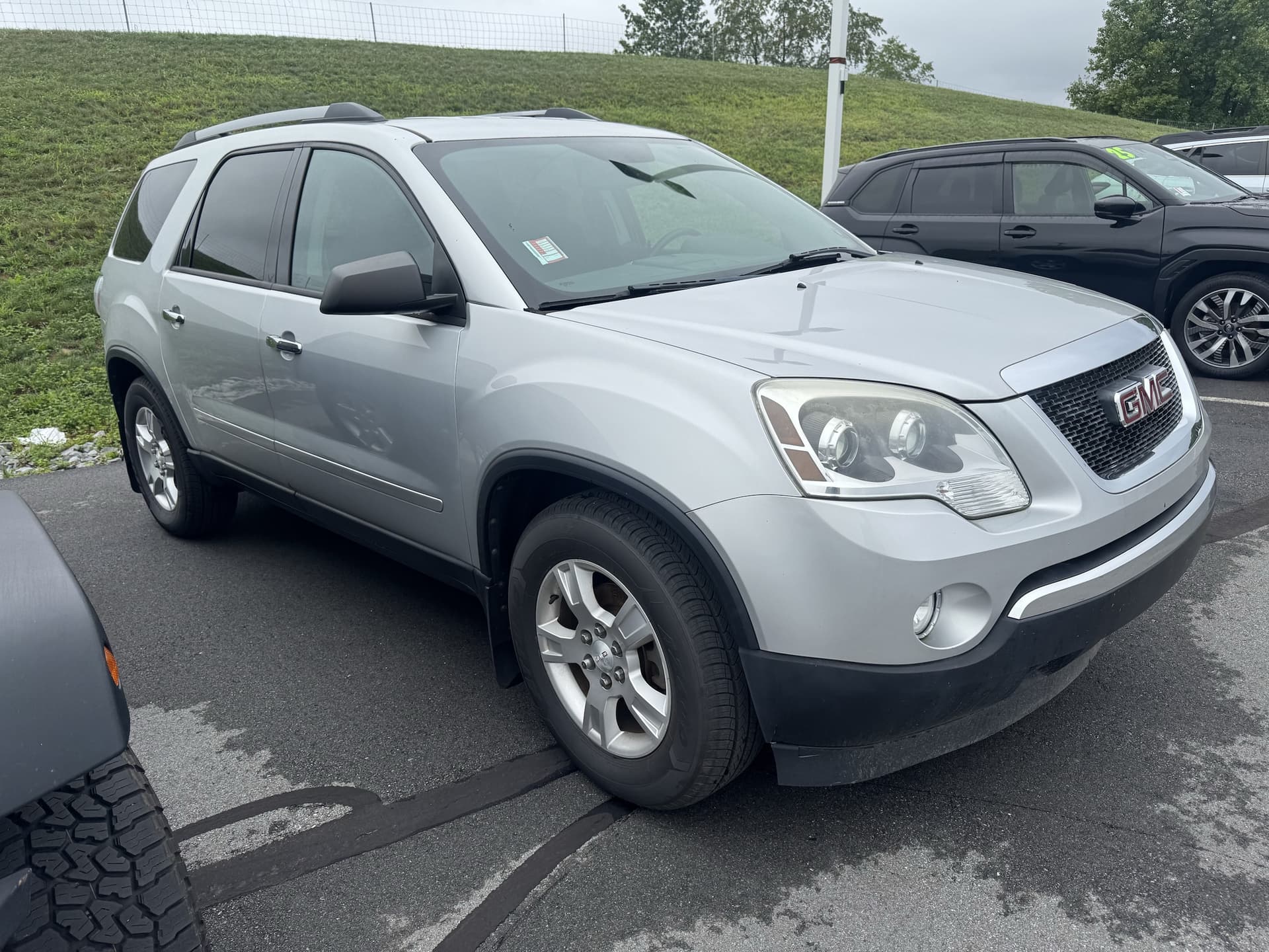 2012 GMC Acadia Base — photo 1 of 3