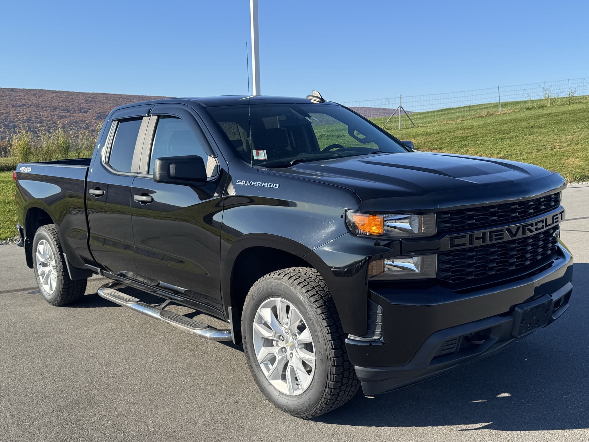2020 Chevrolet Silverado 1500 Base — photo 1 of 30