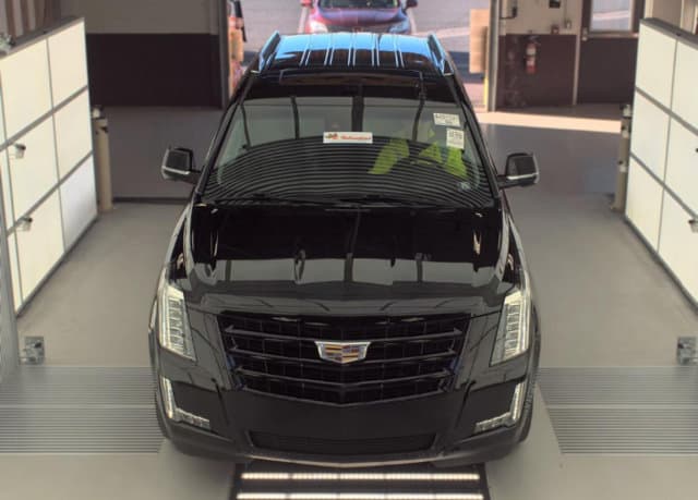 2020 Cadillac Escalade Luxury — photo 1 of 6