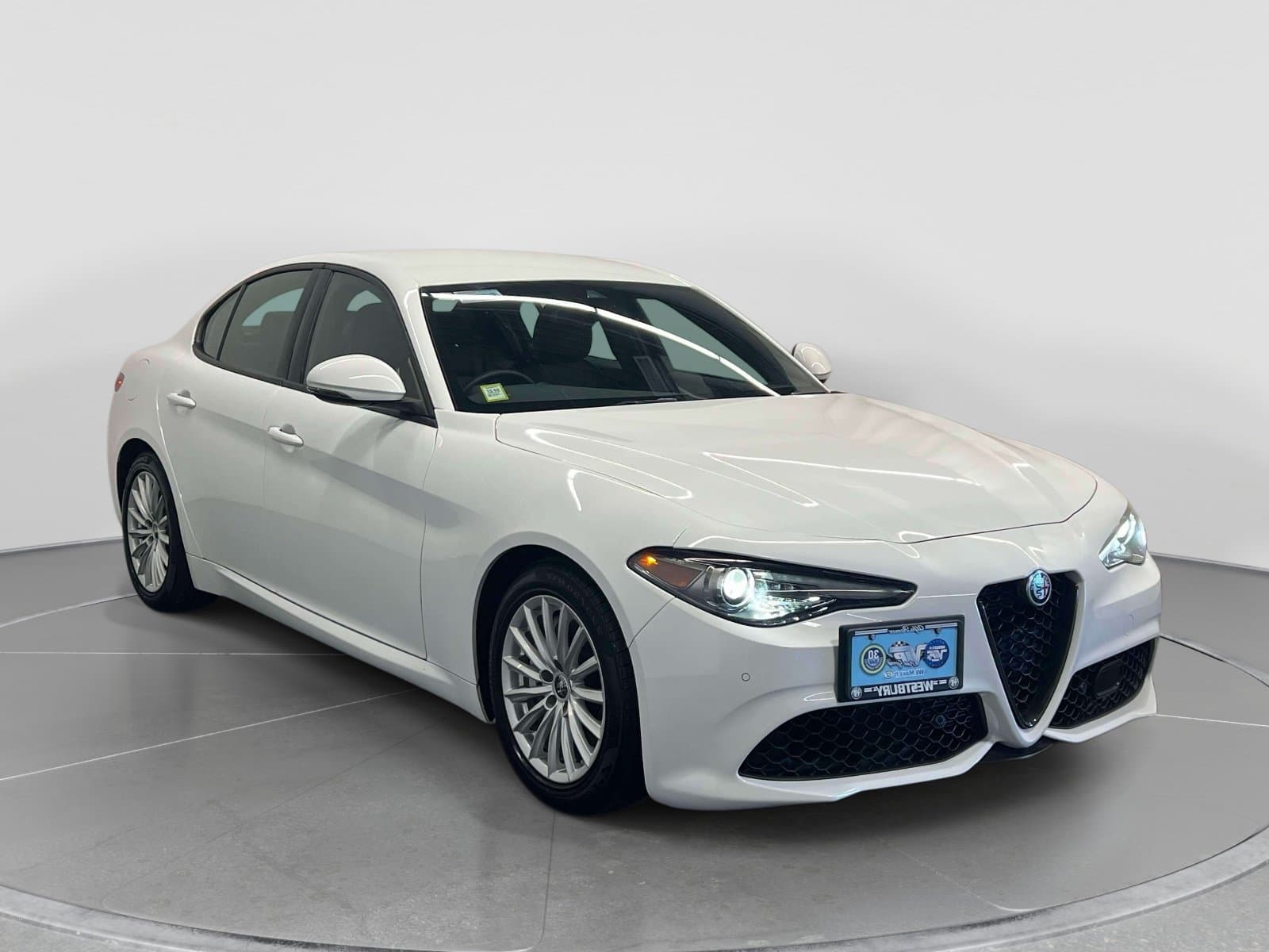 2023 Alfa Romeo Giulia Base — photo 1 of 31