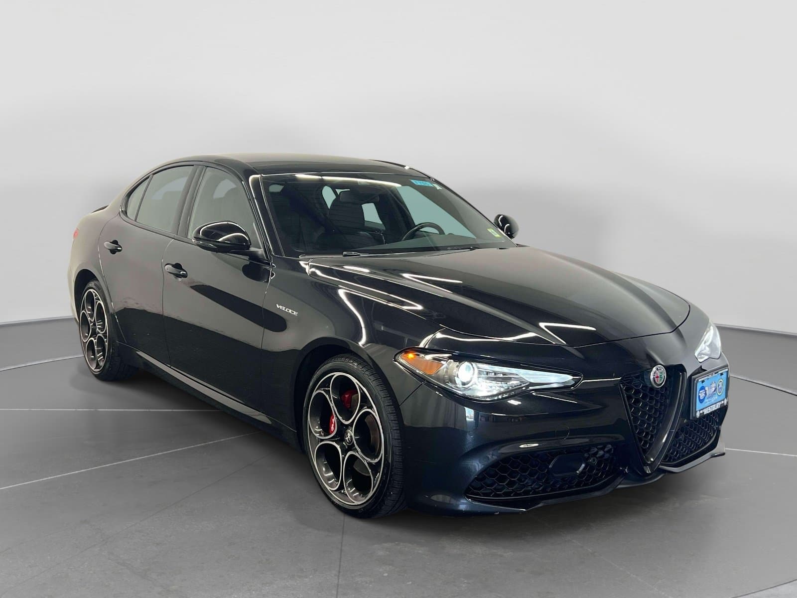 2023 Alfa Romeo Giulia Ti — photo 1 of 34