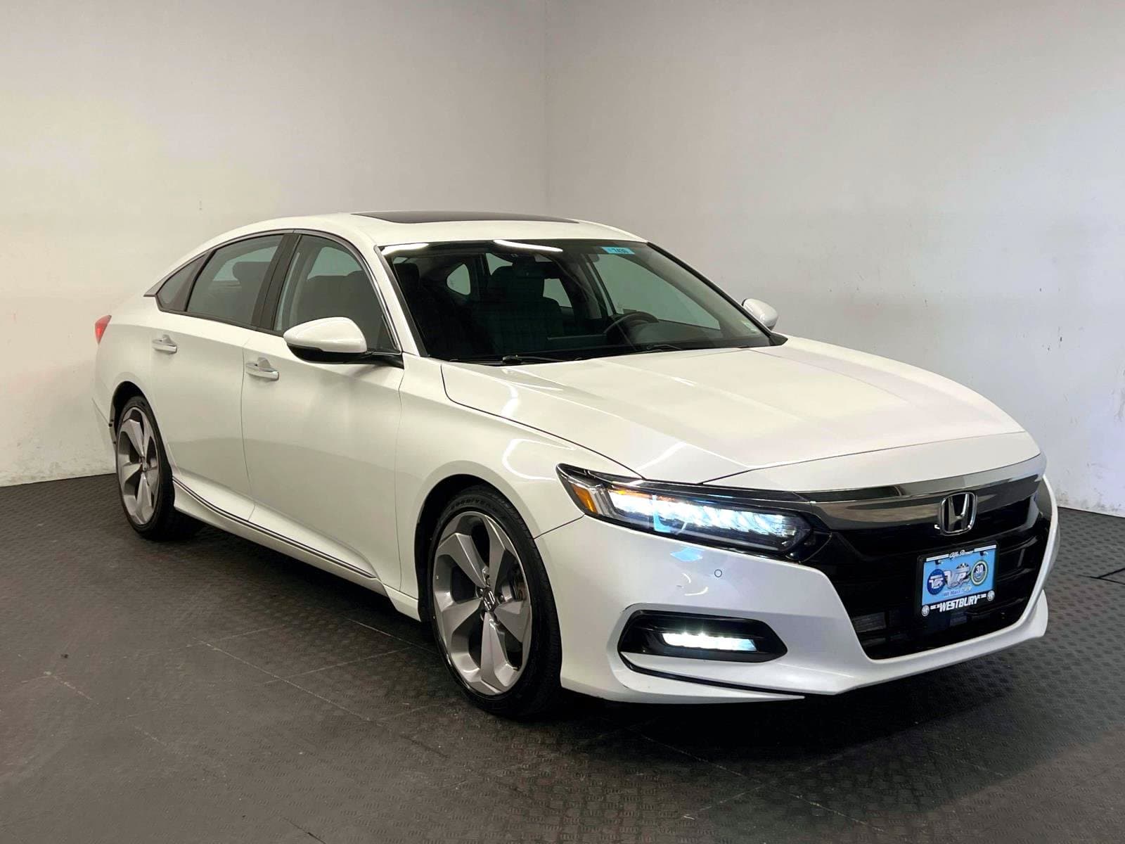 2018 Honda Accord Sedan Touring 1.5T — photo 1 of 33