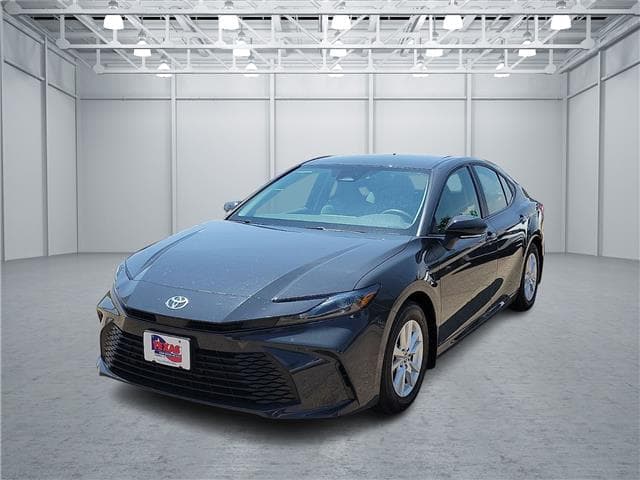 2025 Toyota Camry LE — photo 1 of 20