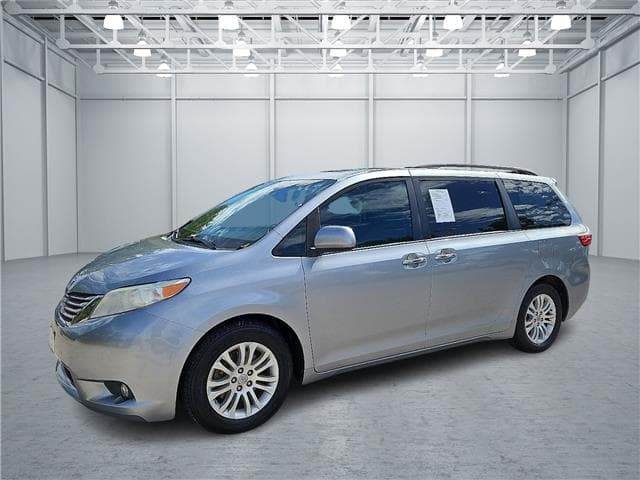 2017 Toyota Sienna Base — photo 1 of 20
