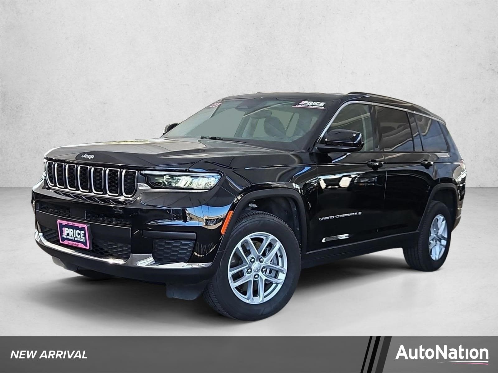 2023 Jeep Grand Cherokee L Laredo — photo 1 of 26