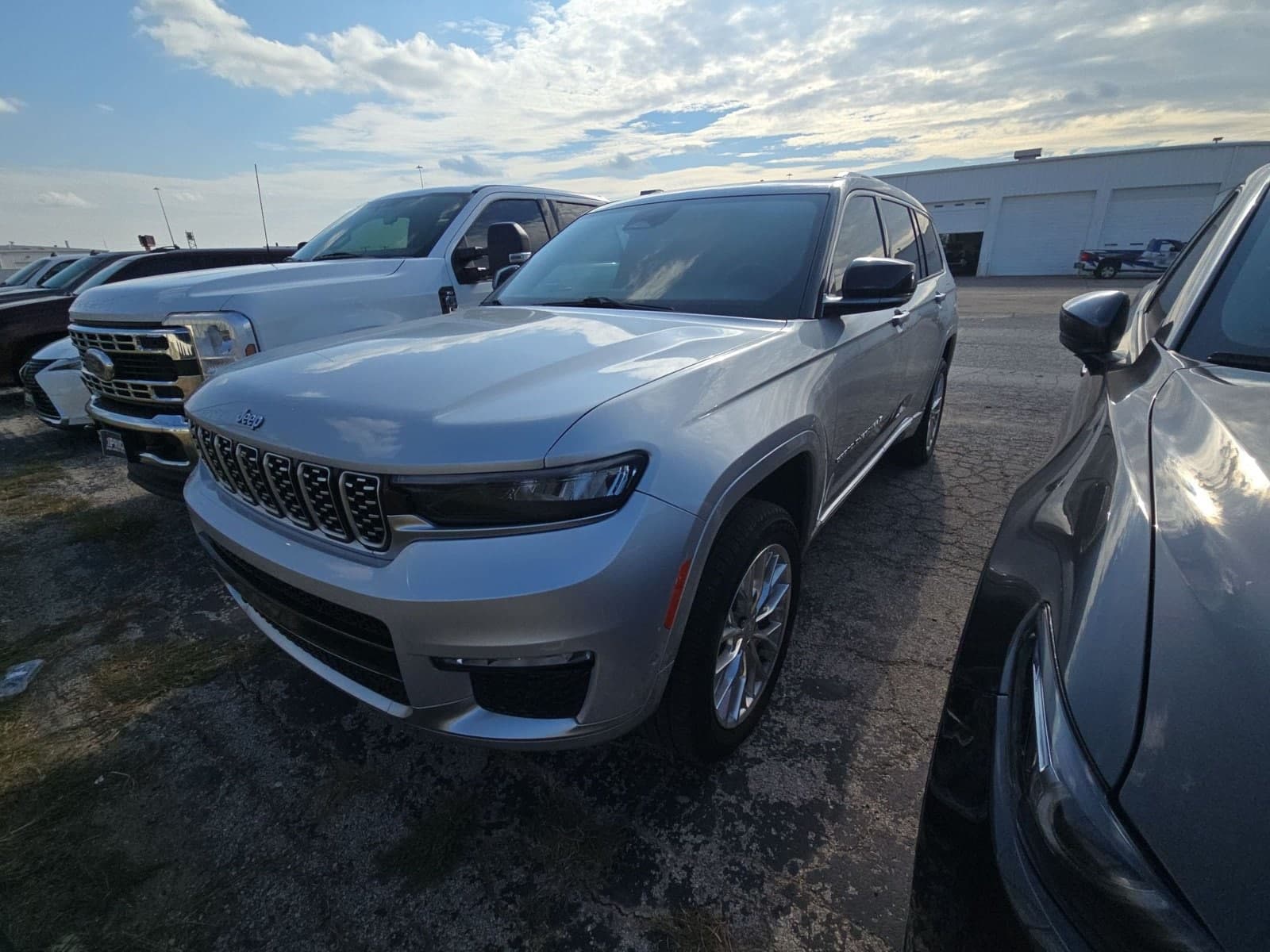 2021 Jeep Grand Cherokee L Summit — photo 1 of 23