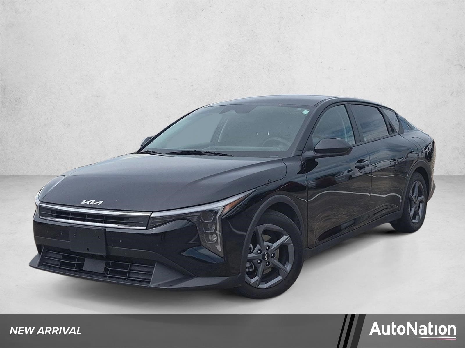 2025 Kia K4 LXS — photo 1 of 18