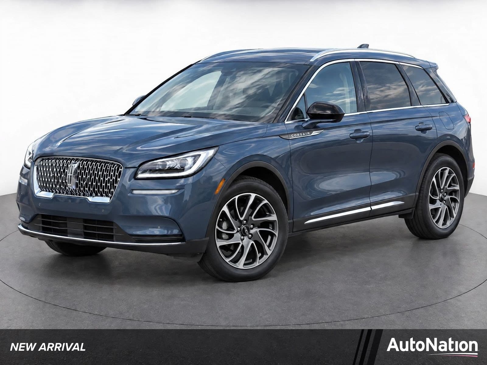 2022 Lincoln Corsair Standard — photo 1 of 23
