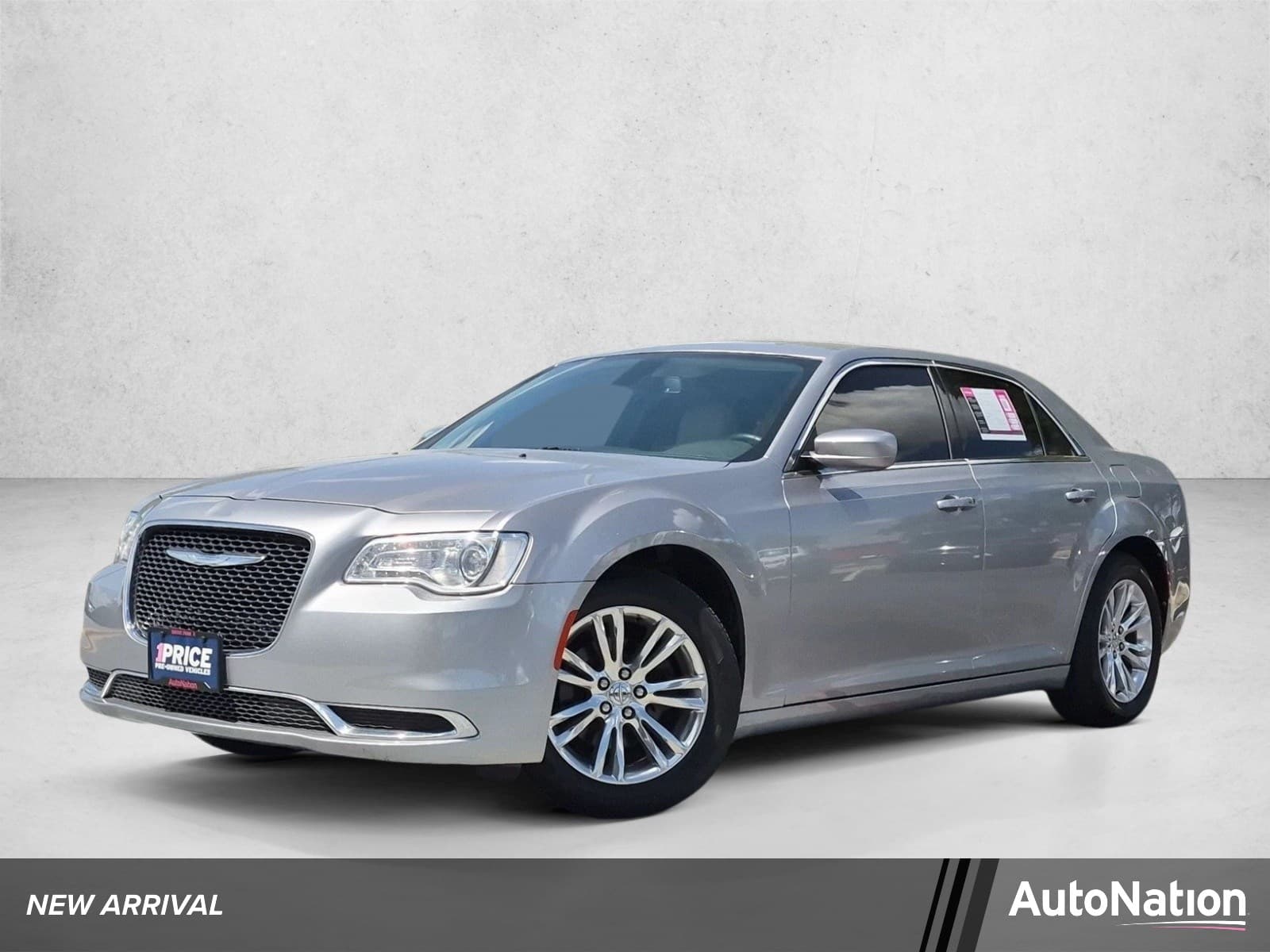 2017 Chrysler 300 Limited — photo 1 of 30