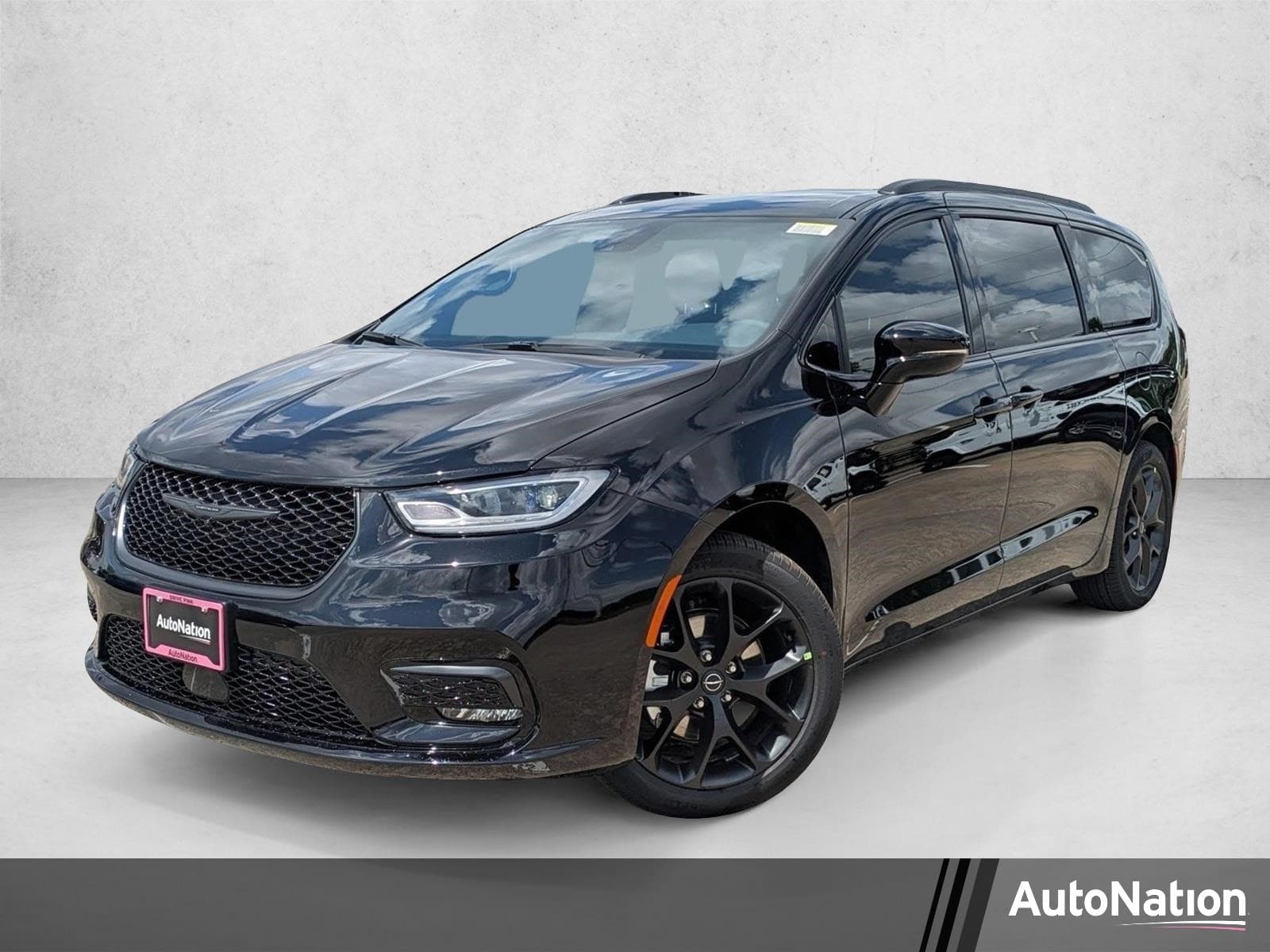2026 Chrysler Pacifica Select — photo 1 of 28