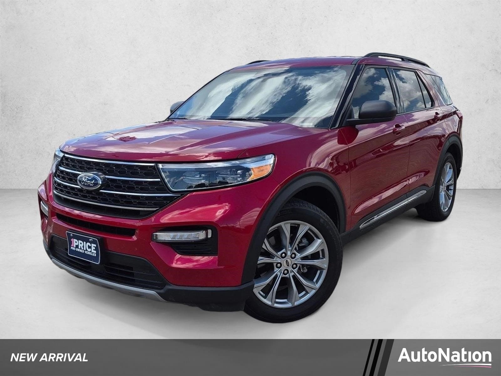 2023 Ford Explorer XLT — photo 1 of 18