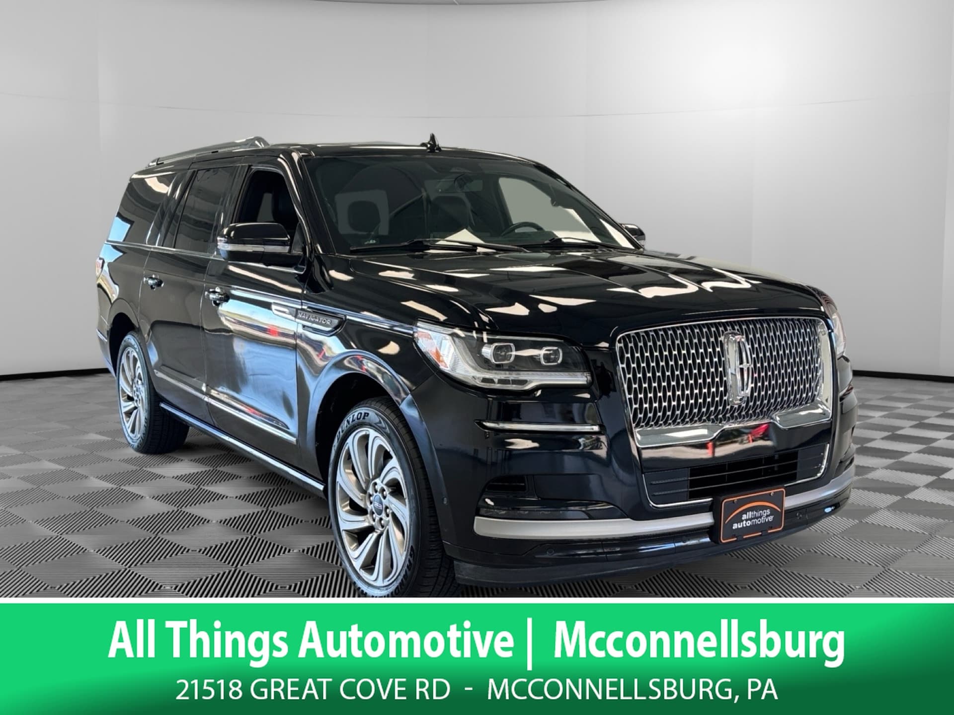 2022 Lincoln Navigator Standard — photo 1 of 38