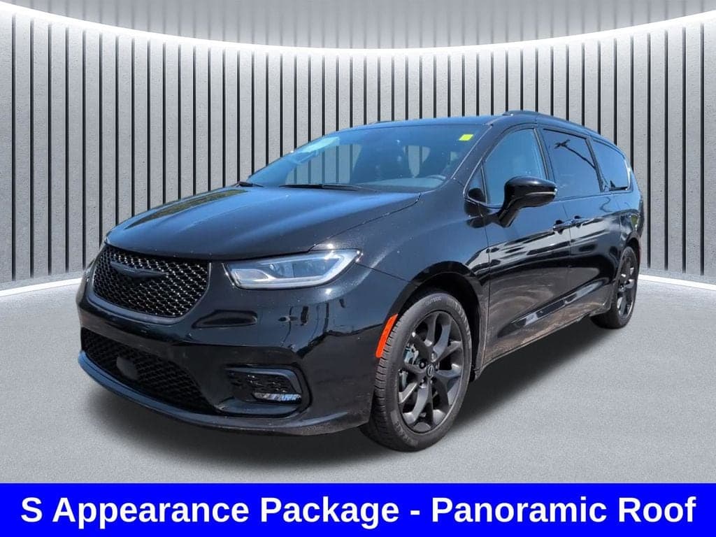 2025 Chrysler Pacifica Limited — photo 1 of 26